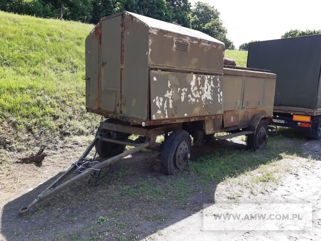 Polowa stacja zasilania PAD 100-3/400/P2 (100 kW, 400 V, 50 Hz) na p-pie 2 os. (ciężar własny 3 800 kg, urwane mocowanie tylnej osi) 
